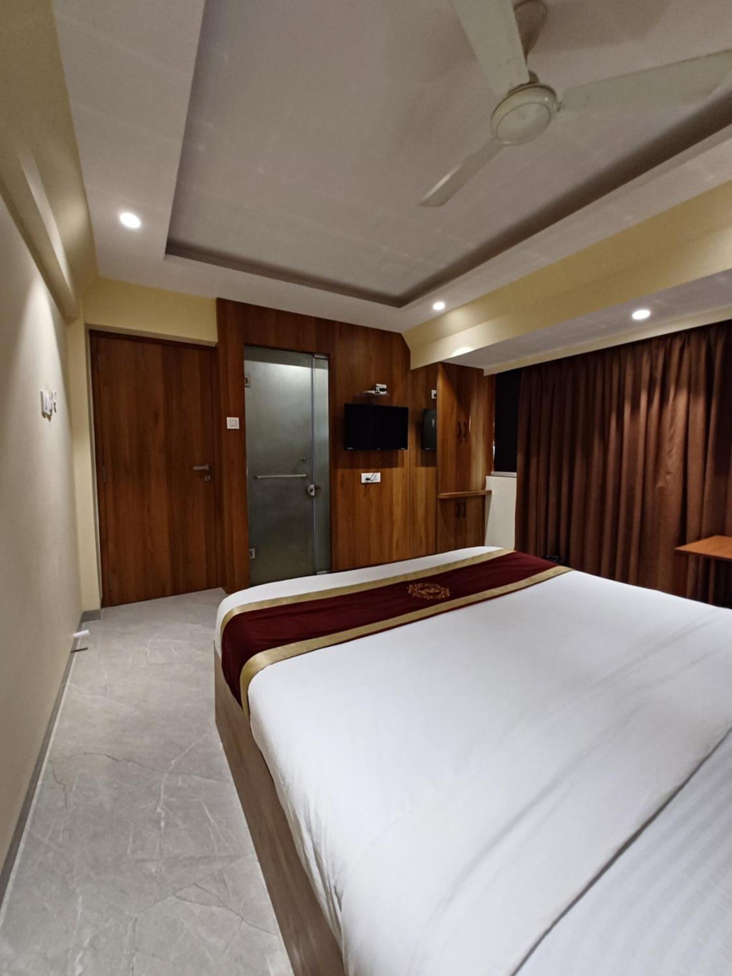 Hotel Ratna Mahal มุมไบ ภายนอก รูปภาพ
