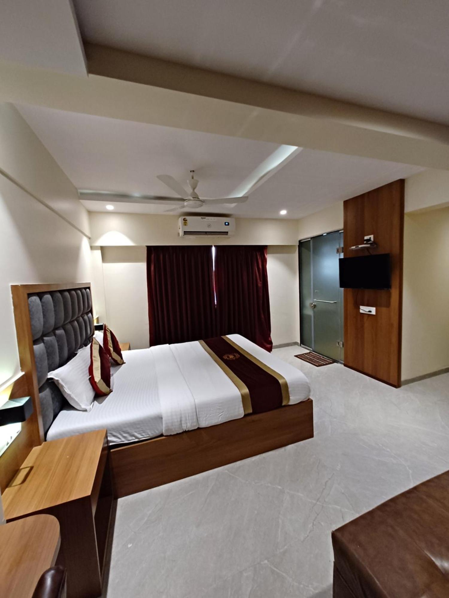 Hotel Ratna Mahal มุมไบ ภายนอก รูปภาพ