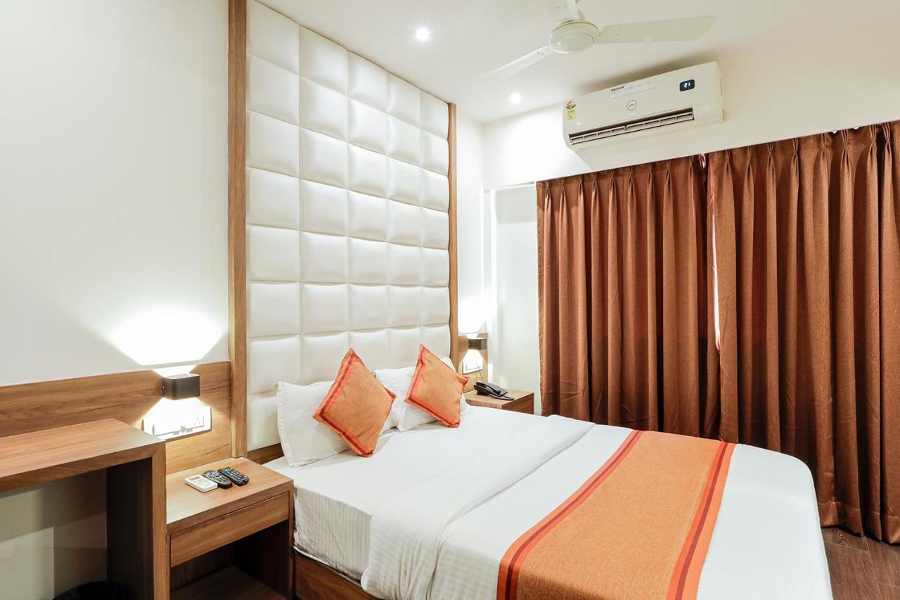 Hotel Ratna Mahal มุมไบ ภายนอก รูปภาพ