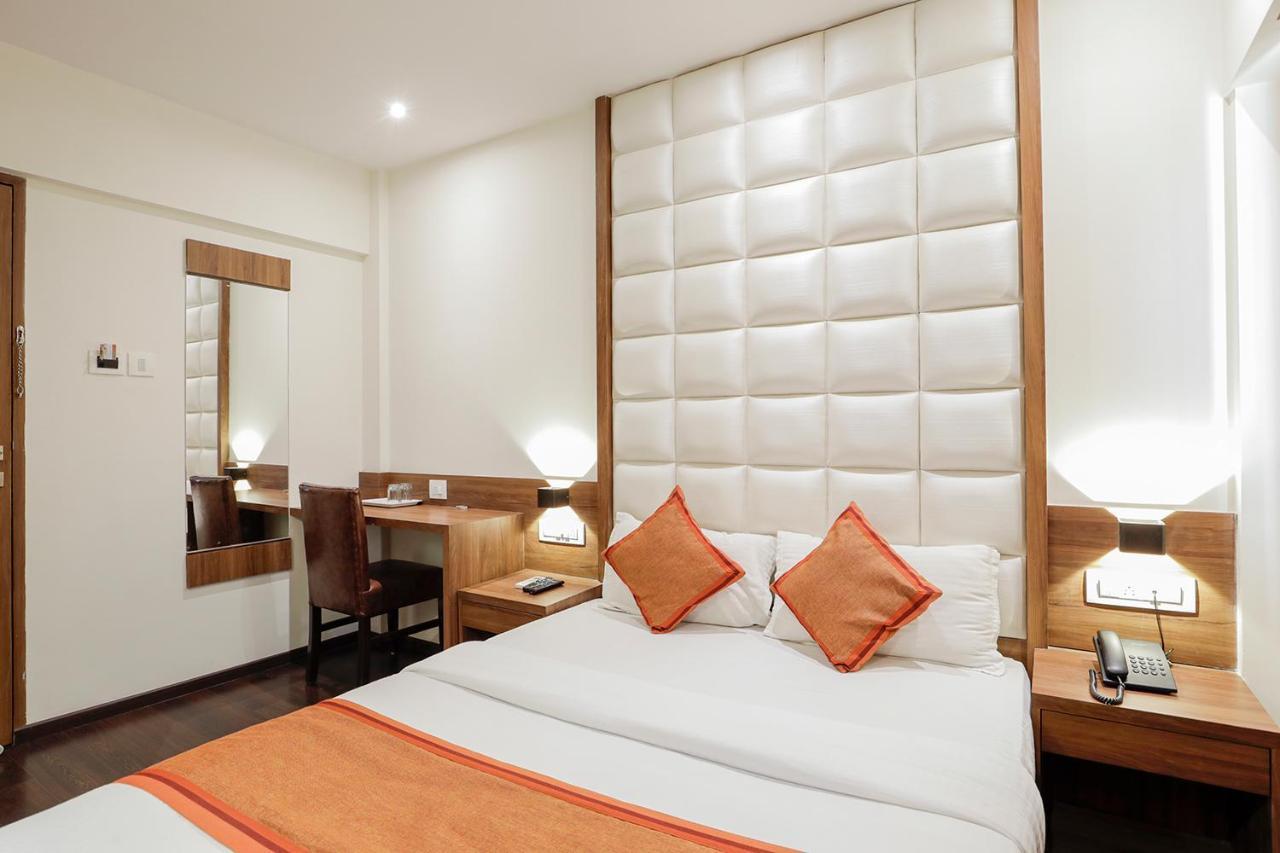 Hotel Ratna Mahal มุมไบ ภายนอก รูปภาพ